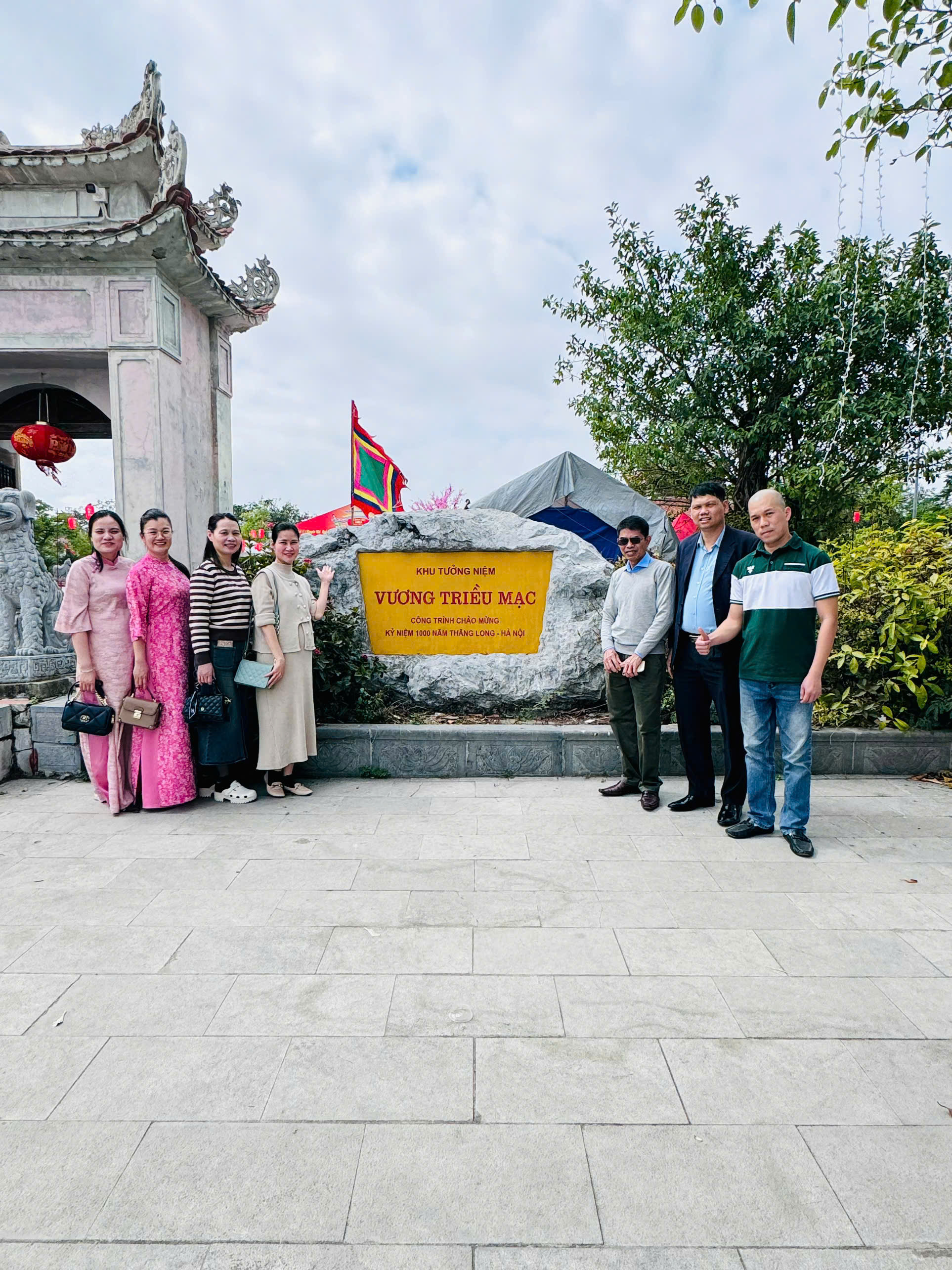 Lexico's New Year Temple Visit – A Peaceful Start for a Prosperous Year! 🙏✨