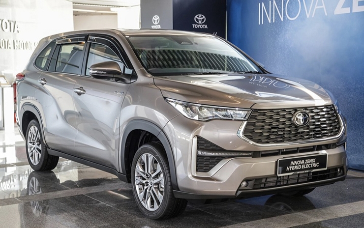 在海防租赁7座汽车 - 年款丰田Innova