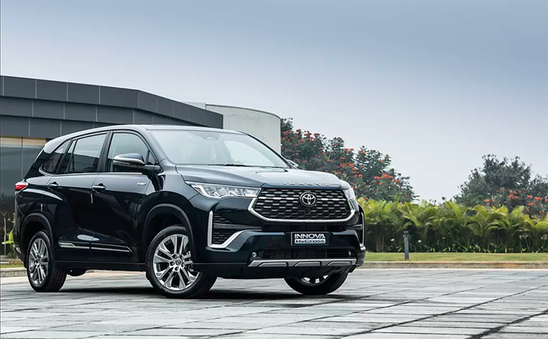 차량임대 렌터카 서비스에 대한 견적을 보내드립니다: 연간 - Toyota Innova