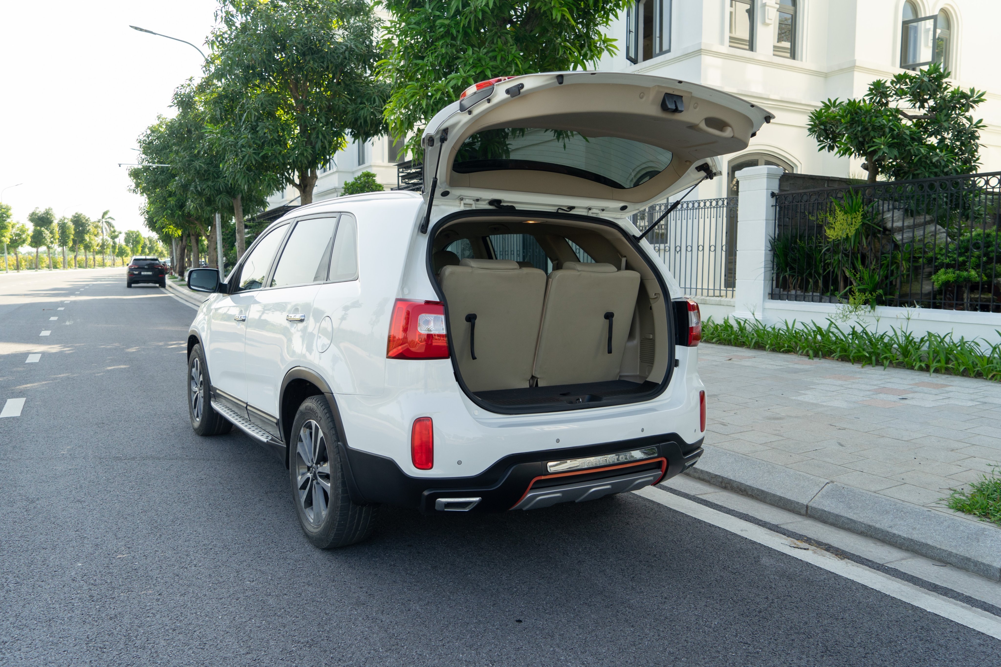 7 SEATS CAR RENTAL - KIA SORENTO