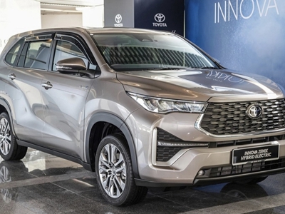 出租7座汽车 - 年款丰田Innova，位于海防